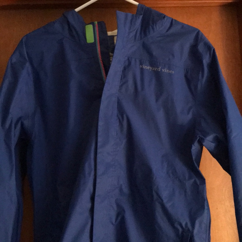 Boys vineyard vines rain jacket size XL